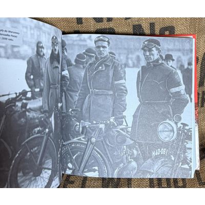 Motorowery w PRL – rzecz o motoryzacji i nie tylko... - Album Tomasz Szczerbicki Motorowery w PRL – rzecz o motoryzacji i nie tylko... - Album Tomasz Szczerbicki