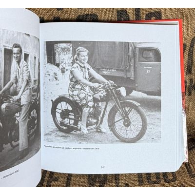 Motorowery w PRL – rzecz o motoryzacji i nie tylko... - Album Tomasz Szczerbicki Motorowery w PRL – rzecz o motoryzacji i nie tylko... - Album Tomasz Szczerbicki