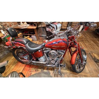 2007 Screamin' Eagle® Softail® Springer® Harley-Davidson® Czerwony Tribale 2007 Screamin' Eagle® Softail® Springer® Harley-Davidson® Czerwony Tribale