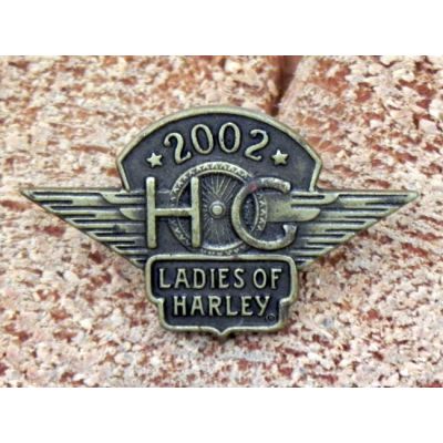 HOG 2002 Ladies Of Harley Znaczek Metalowy Wpinka Blacha Pin