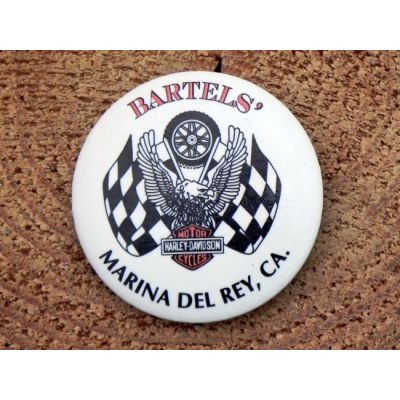 Harley-Davidson Motorcycles Bartels' Marina Del Rey, CA. Znaczek Metalowy Wpinka Blacha Pin