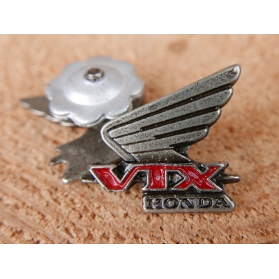 VTX Czerwony Znaczek Metalowy Wpinka Blacha Pin Logo
